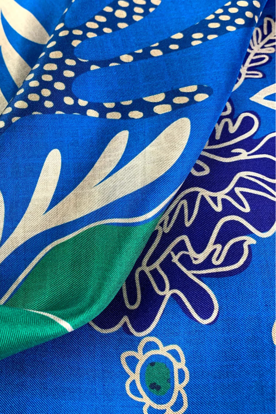 Queen Silk Scarf 90