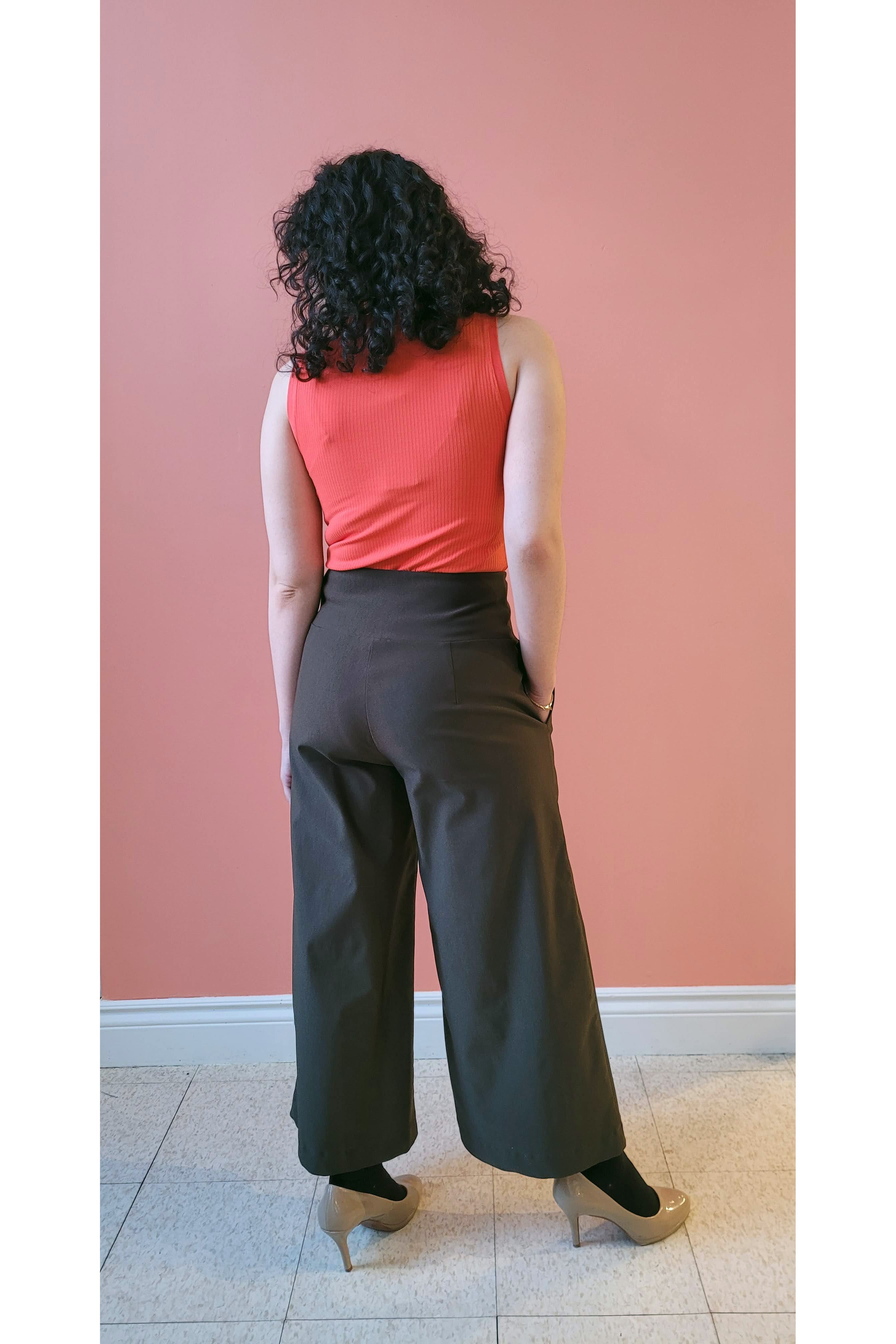 Ima Top by Melow, back view, Coral, sleeveless, fitted, rib knit, slightly cropped length, bamboo rayon, eco fabric, OEKO-TEX certified, sizes XS to XXL, made in Montreal