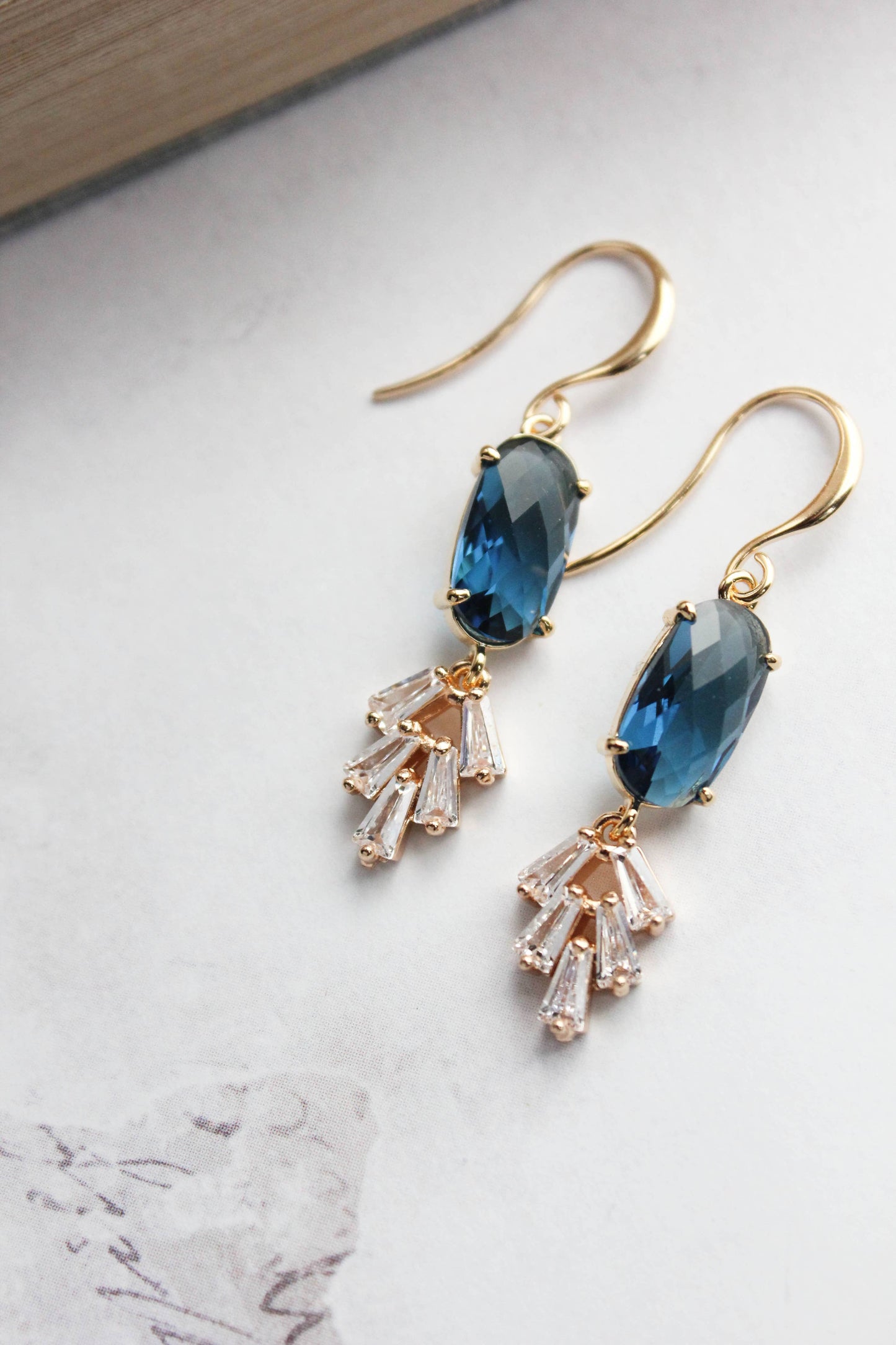 Art Deco Sparkling Leaf Earrings (4 colors)