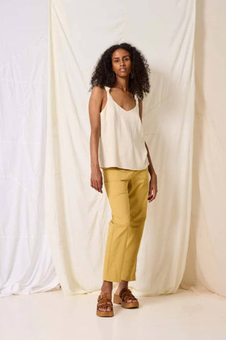 Liseron Pants by Cokluch, Honey, straight cut, zip fly, rounded patch pockets on the front, darts at the back, slightly cropped, 100% cotton, sizes XS to L, made in Montreal