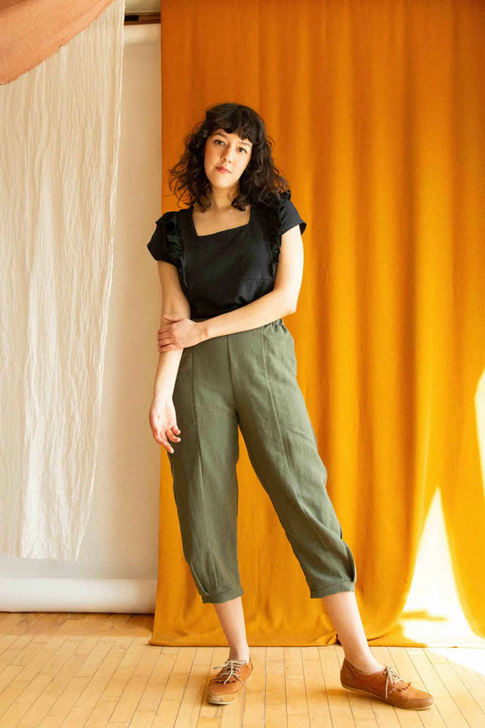 Pissenlit Pants by Kazak, Olive, cropped, pleats at lower leg, banded cuffs, slant pockets, elastic at sides and back of waistband, eco-fabric, viscose and linen, sizes XS to L, made in Montreal
