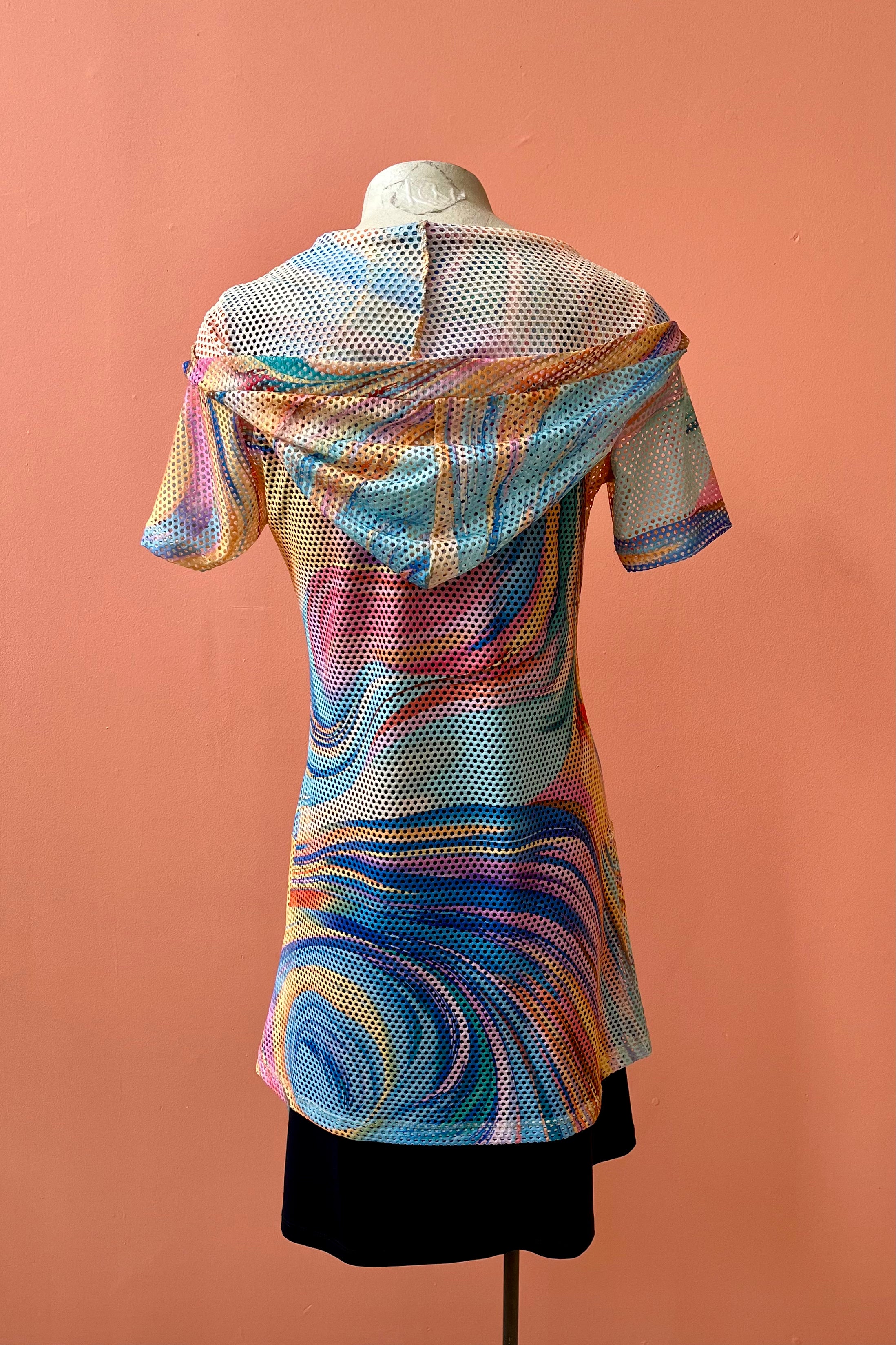 Vib Hoodie by Yul Voy, back view, pastel swirl pattern, lightweight mesh, short sleeves, kangaroo pocket, tunic length, sizes XS to XXL, made in Montreal