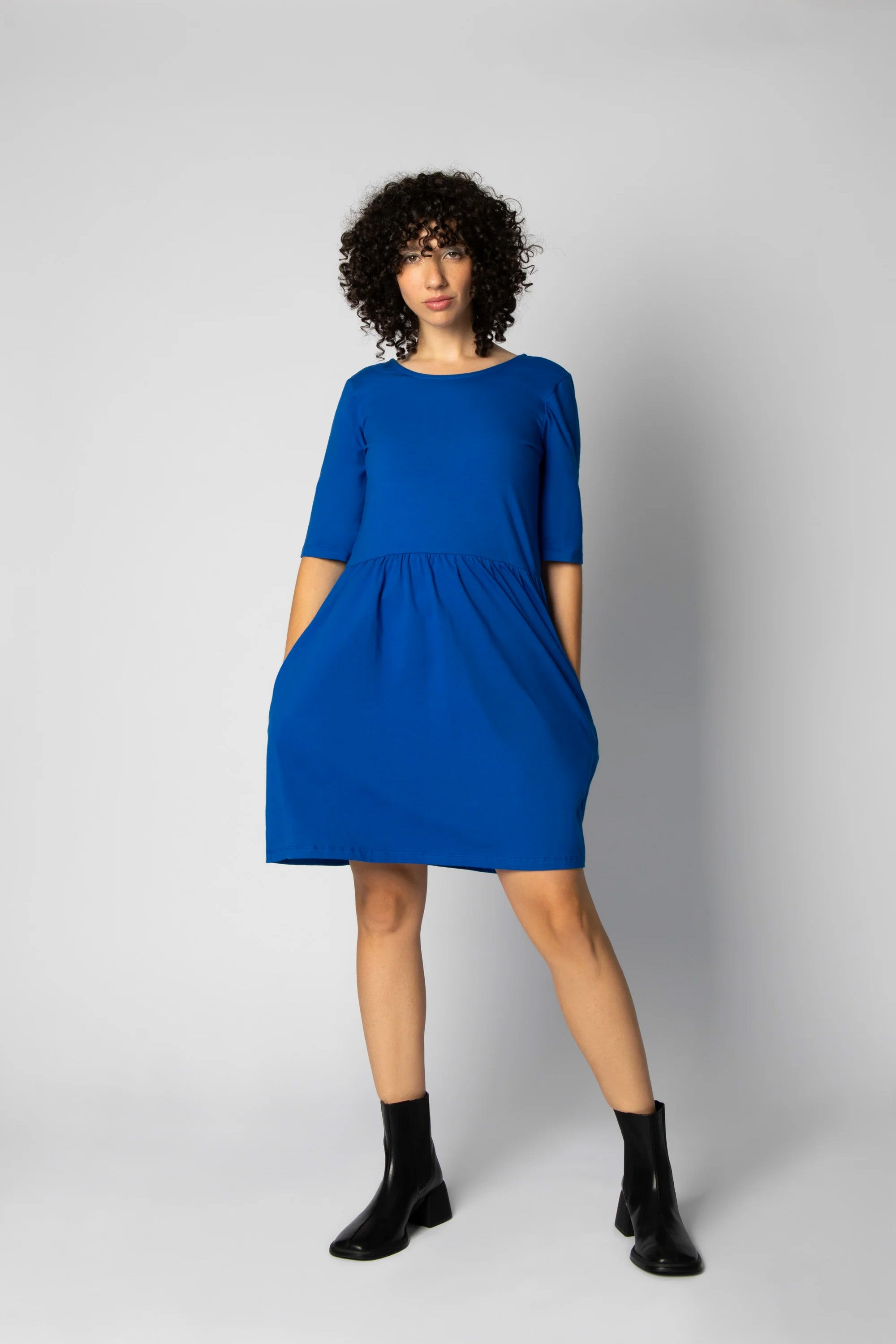 Lousse Dress by Eve Lavoie, Royal Cotton, OEKO-TEX certified cotton, eco-fabric, reversible, boat neck on one side, V-neck at the other, defined waist, full skirt, elbow-length sleeves, sizes XS to XL, made in Montreal 