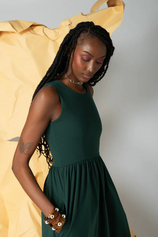Soteria Sun Dress by Eve Lavoie, Forest Green, sleeveless, round neck, fitted bodice, full skirt with pockets, below the knee length, eco-fabric, OEKO-TEX certified, cotton, sizes XS to XL, made in Montreal 