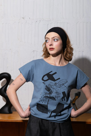 Themis Silk-screen Tee by Eve Lavoie, Blue Chairs, short extended sleeves, round neck, hip length, eco-fabric, OEKO-TEX certified, cotton, sizes XS to XL, made in Montreal 