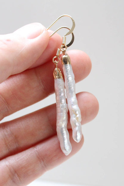 Long Biwa Pearl Dangle Earrings (1E46)
