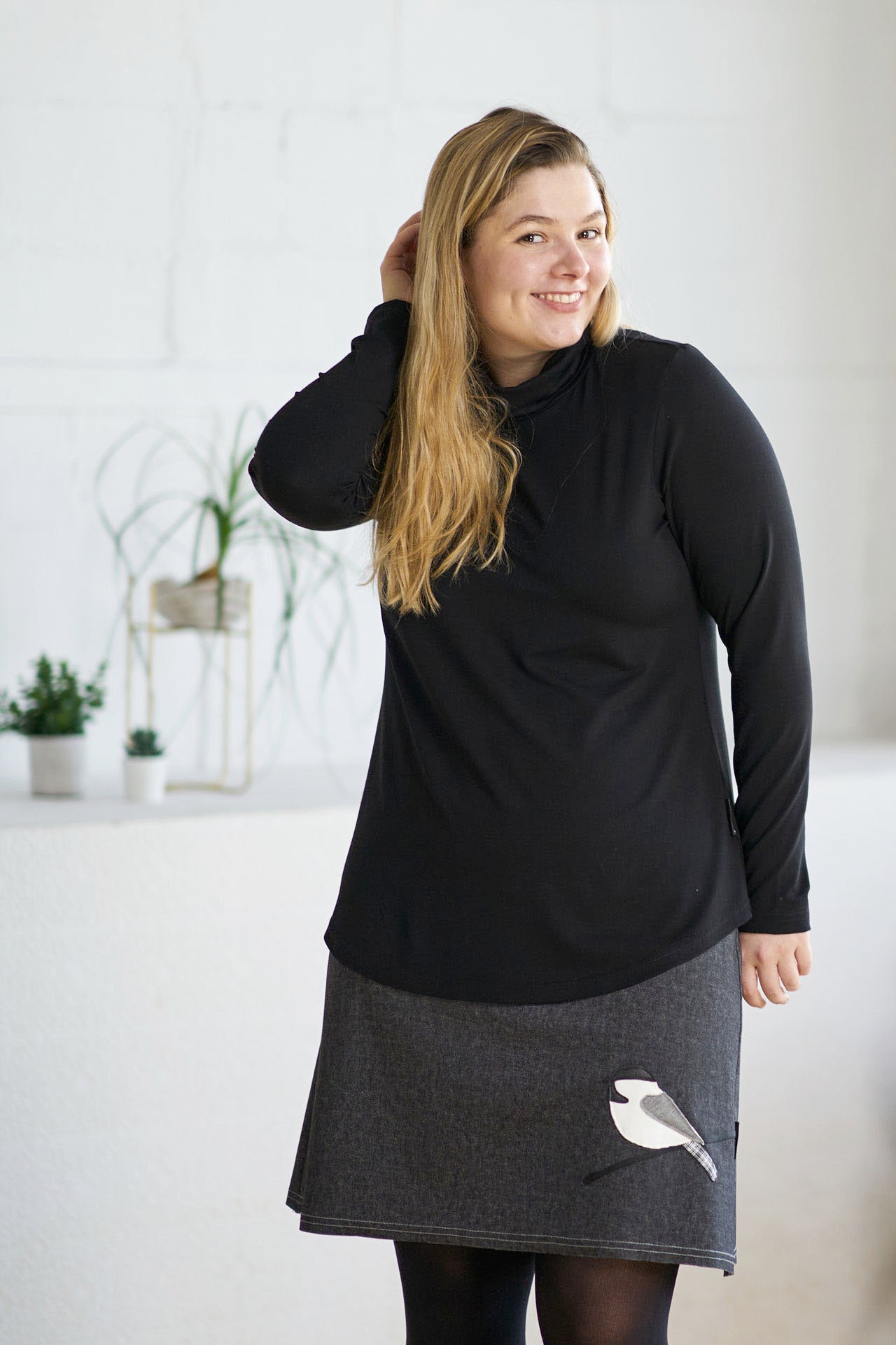 Iris Sweater by Rien ne se Perd, Black, turtleneck, rounded hem, sizes XS to XXL, made in Quebec