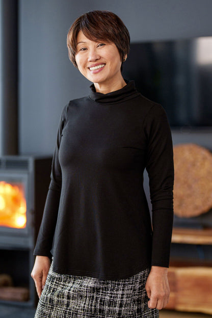 Iris Sweater by Rien ne se Perd, Black, turtleneck, rounded hem, sizes XS to XXL, made in Quebec