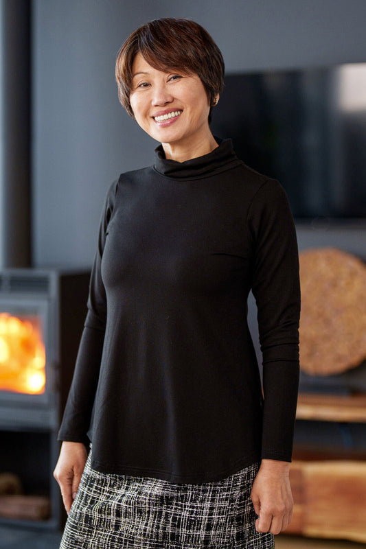 Iris Sweater by Rien ne se Perd, Black, turtleneck, rounded hem, sizes XS to XXL, made in Quebec