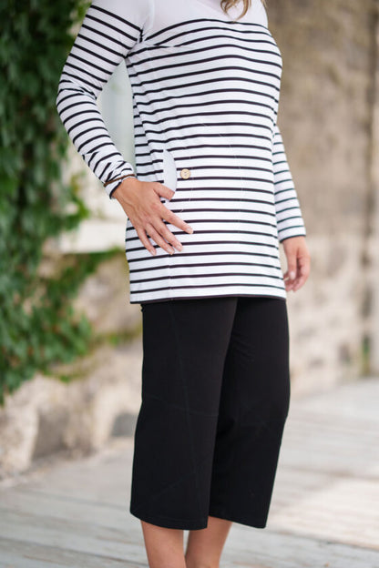 Reno Sweater Tunic by Rien ne se Perd, Black & White, striped, boat neck, three buttons at the shoulder, pocket with coconut button, long sleeves, sizes XS to XXL, made in Quebec
