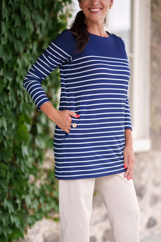 Reno Sweater Tunic by Rien ne se Perd, Navy & White, striped, boat neck, three buttons at the shoulder, pocket with coconut button, long sleeves, sizes XS to XXL, made in Quebec