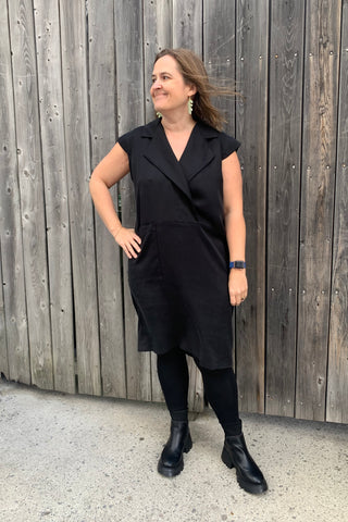 Frida Dress by Melow, Black, straight cut, cap sleeves, tailored collar, box pleat and yoke at back, patch pocket, eco fabric, sizes XS to XXL, made in Quebec