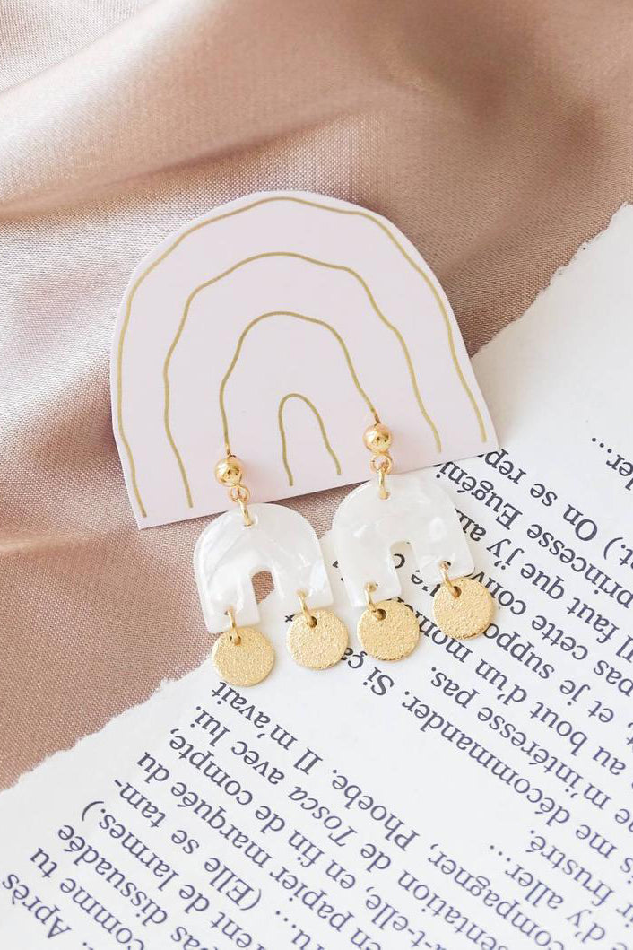 Sia Mini U chandelier earrings - Opalescent cream